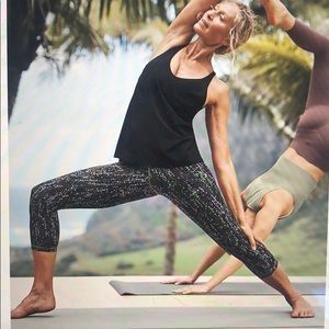Athleta salutation stash pocket II Capri